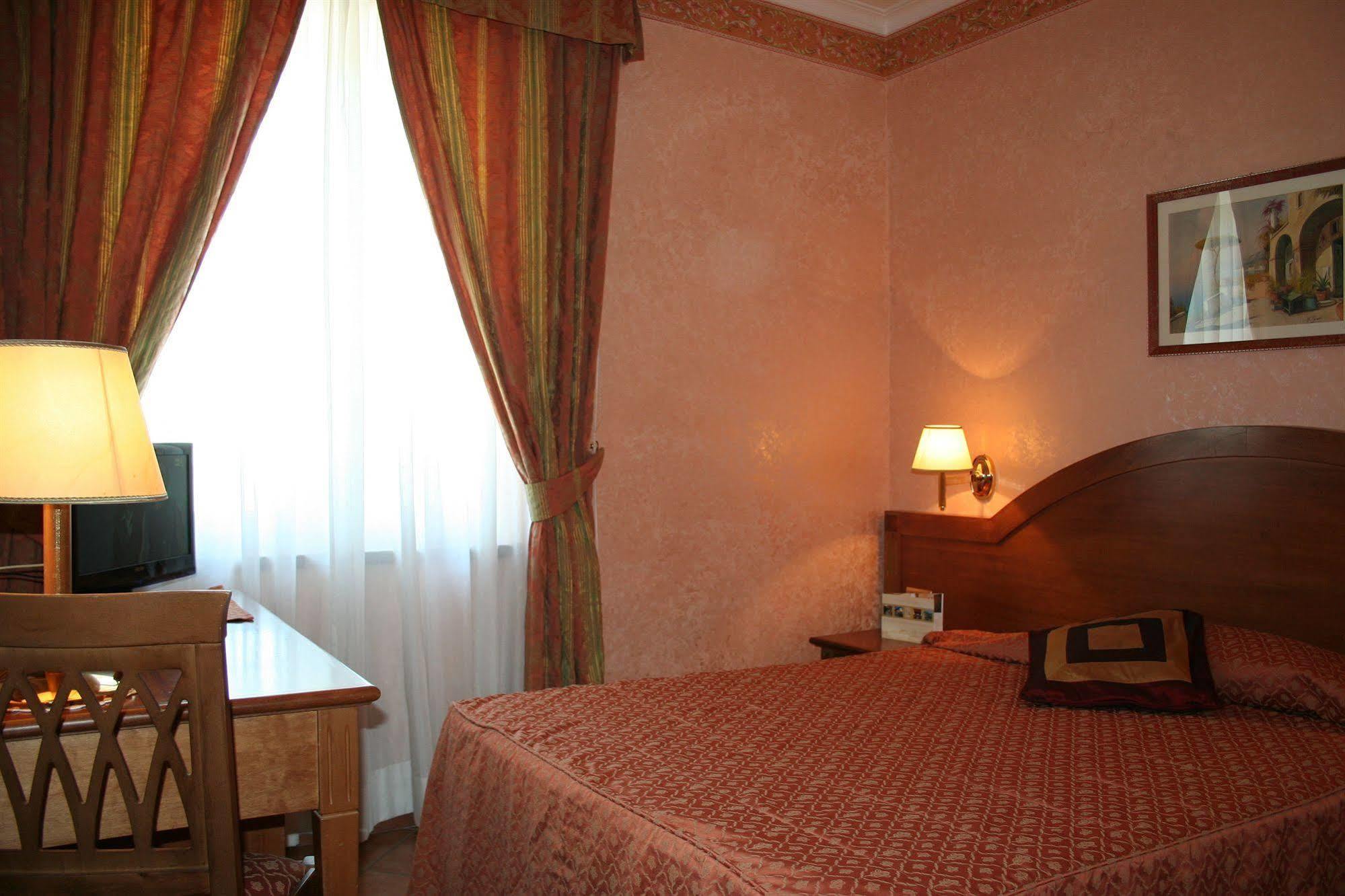 Hotel Squarciarelli Grottaferrata Esterno foto